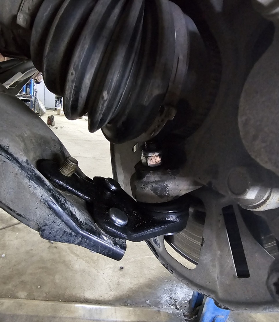 Замена шаровых опор Changan Uni-K