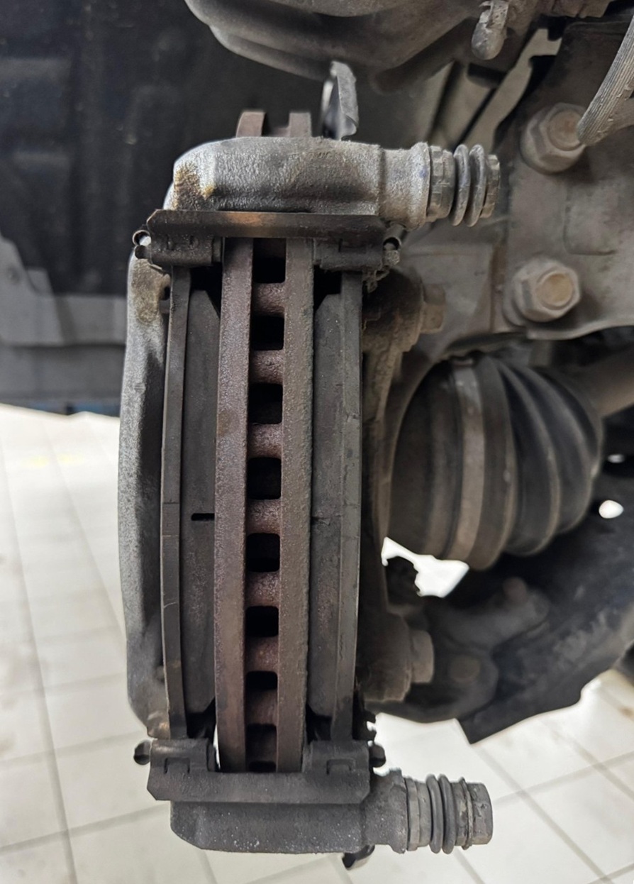 Замена тормозных колодок Changan Uni-K