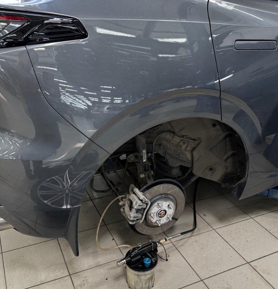 Замена тормозной жидкости Changan Uni-K