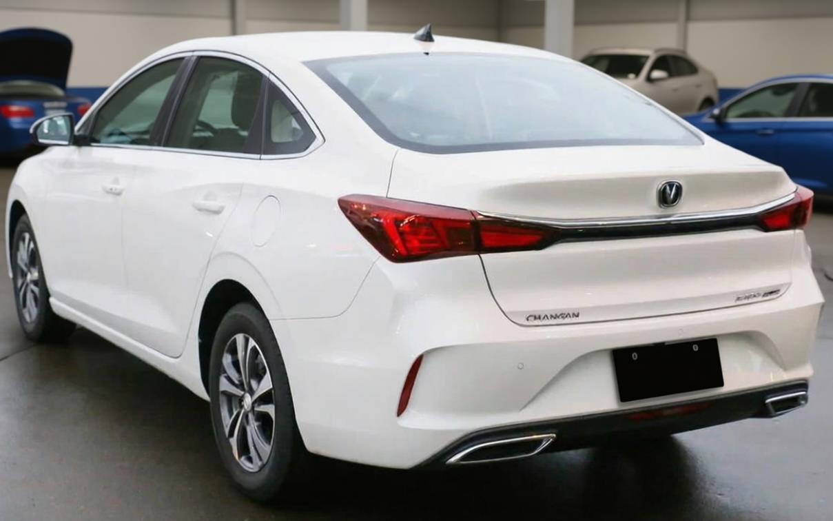 changan Eado Plus в автосервисе на обслуживании